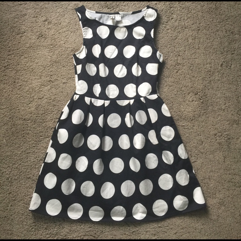 Fun polka dot dress!