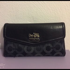 Coach wallet (authentic)