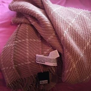 Forever 21 PINK AND WHITE FRINGE SCARF