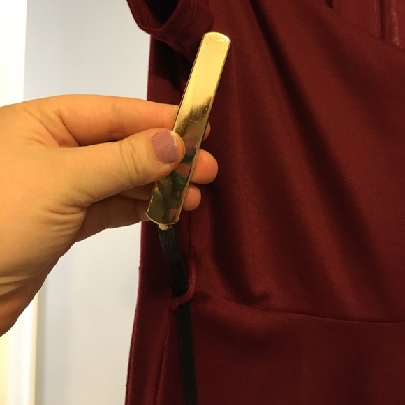 Billie & Blossom Burgundy Fit Flare Dress Cutout - Picture 4 of 4