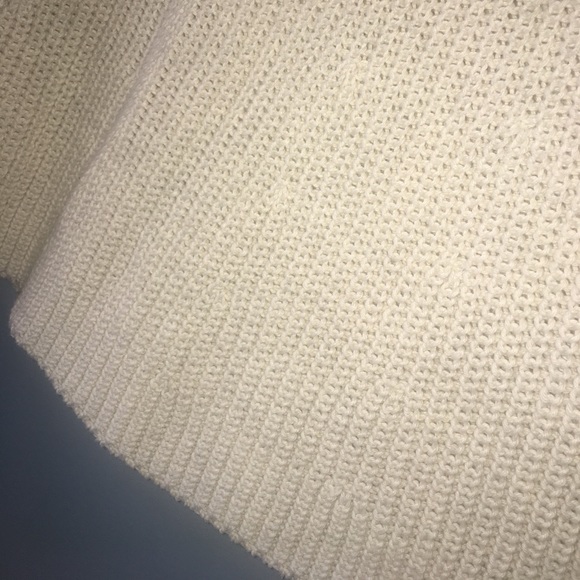 Oversized Creme Sweater + Necklace - Picture 3 of 5