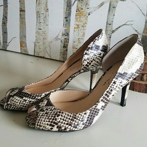 NWOT Marc Fisher peep toe pumps