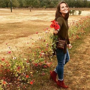 Meet your Posher, Andrea