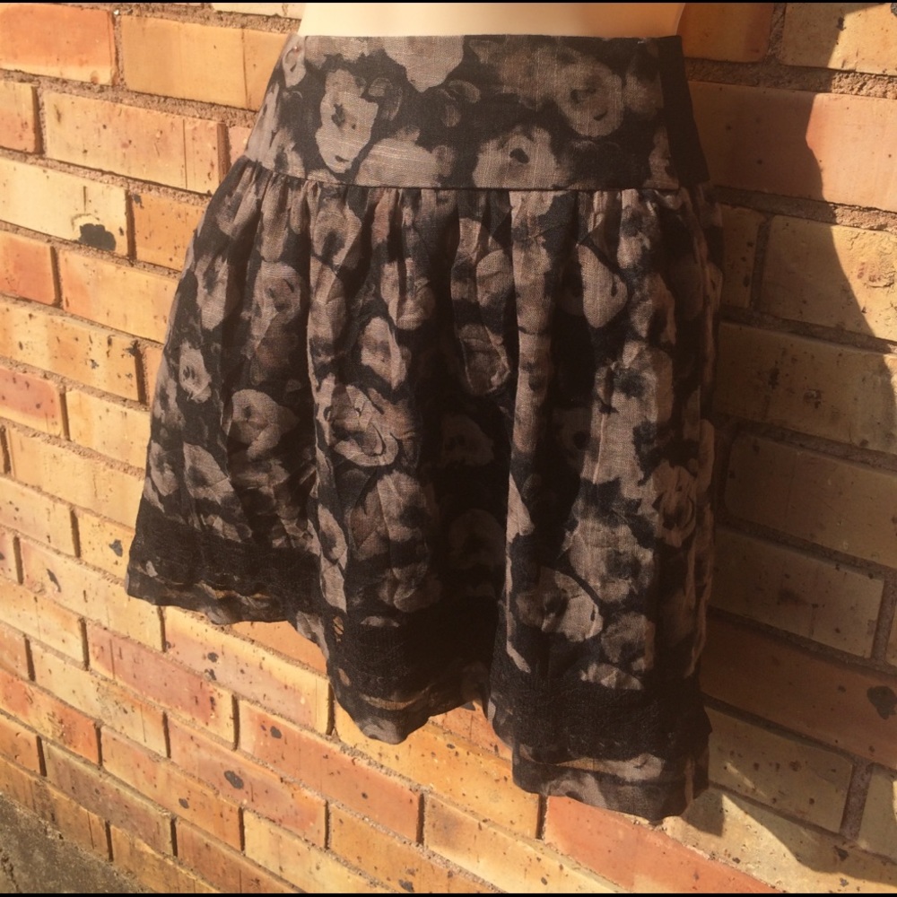 Cute brown skirt lace trim size med