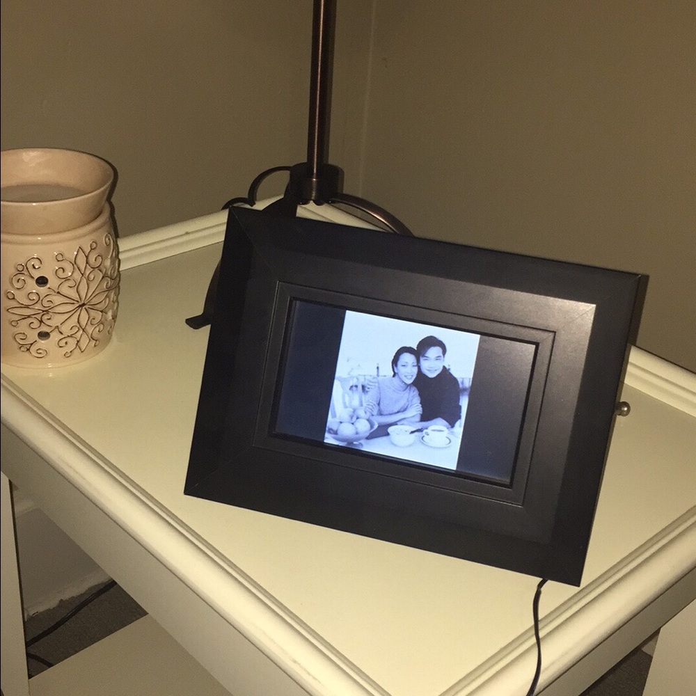 Digital picture frame