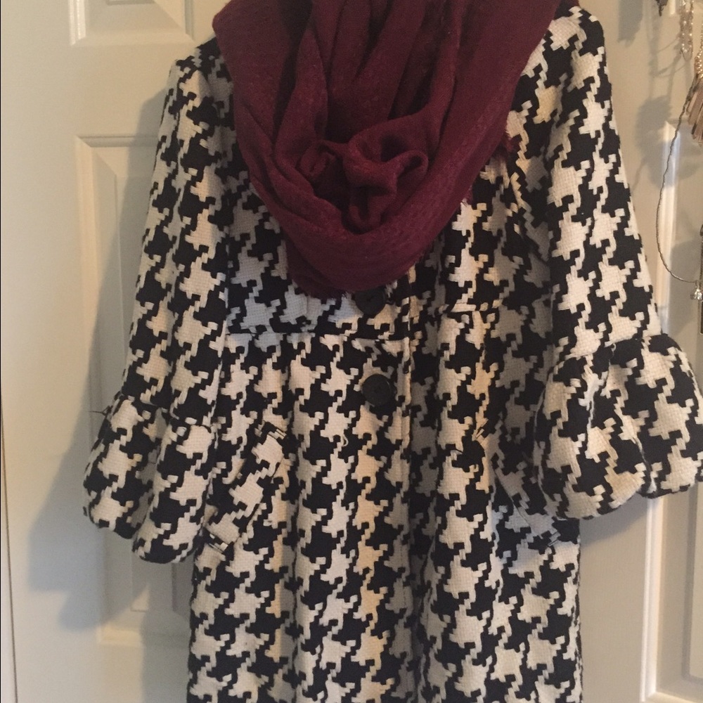 Adorable houndstooth coat