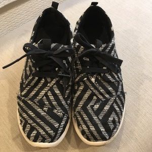TOMS Black & White Geometric Del Rey Sneakers