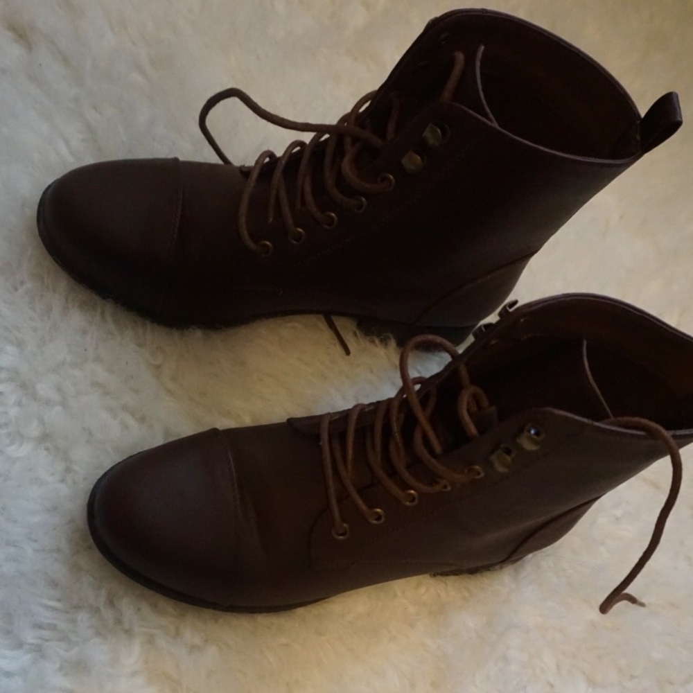 Combat boots