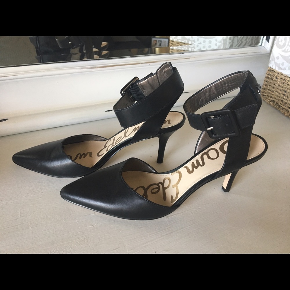 Sam Edelman 2.5" closed toed pump