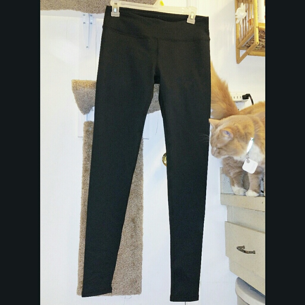 NWOT Fabletics X-Small Tall black Salar leggings
