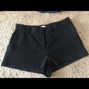 Aritzia crepe shorts BLACK