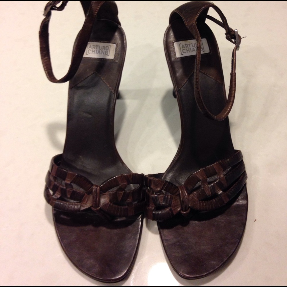 Arturo Chiang heels