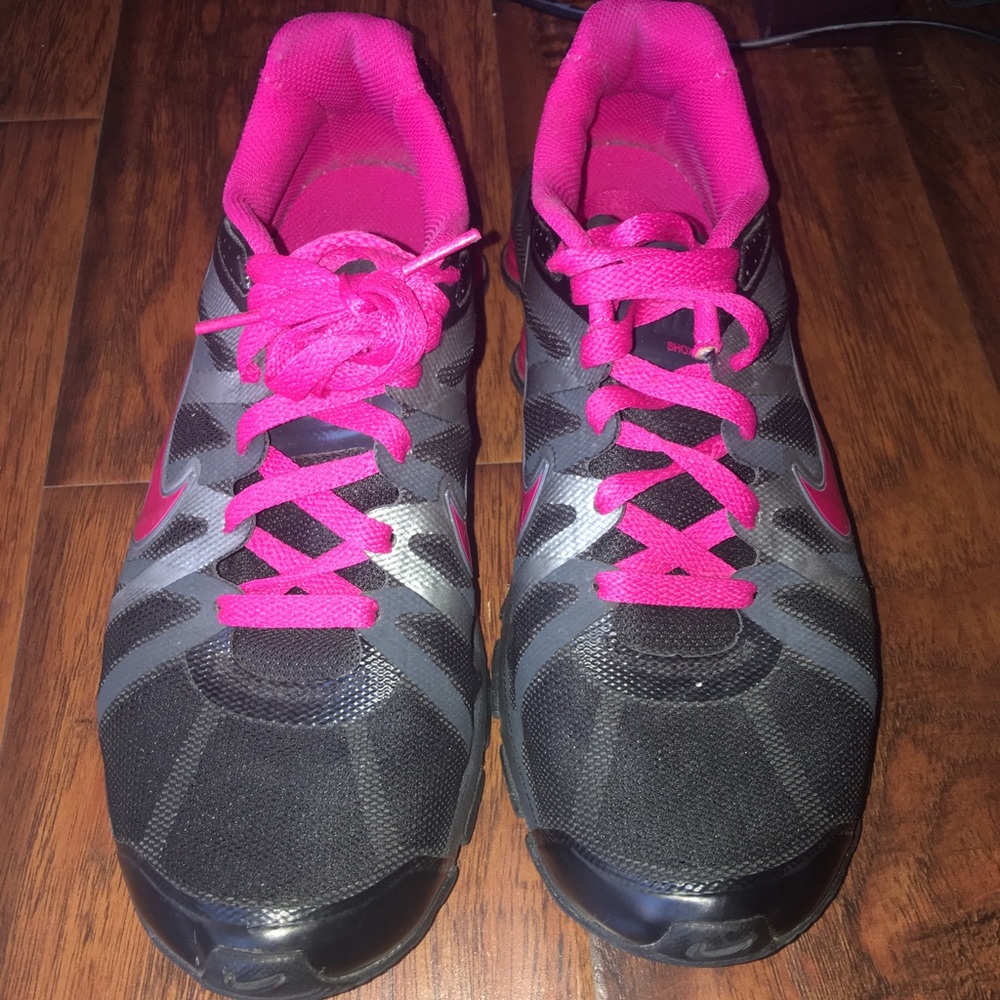 Nike shox size 7 youth fits size 9 in woman