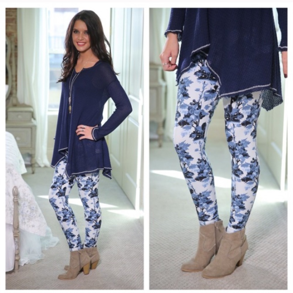 Super Soft Blue Floral Leggings - Picture 2 of 3