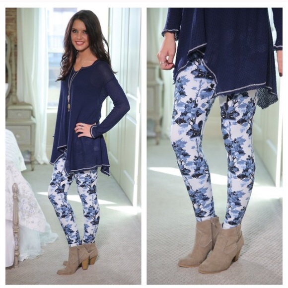 Super Soft Blue Floral Leggings - Picture 2 of 3