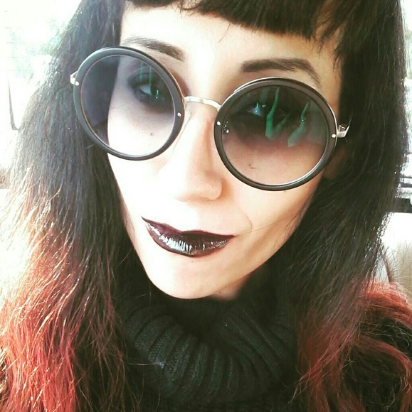 Meet your Posher, Asha - Picture 2 of 4