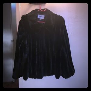 Beautiful fake fur short jacket in black