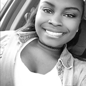 Meet your Posher, Hallie