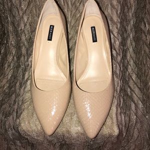 Alex Marie Pumps NWOT
