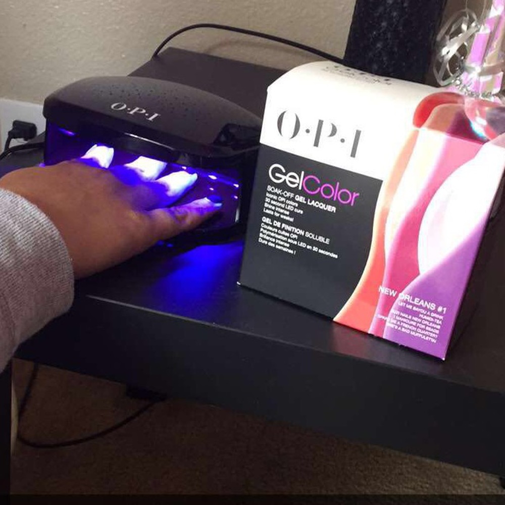 OPI gel nail kit colors with UV LED light.