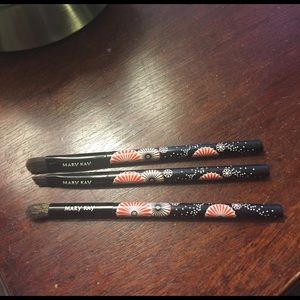 Mary Kay Makeup - Makeup Brush Set Mary Kay Makeup - Makeup Brush Set