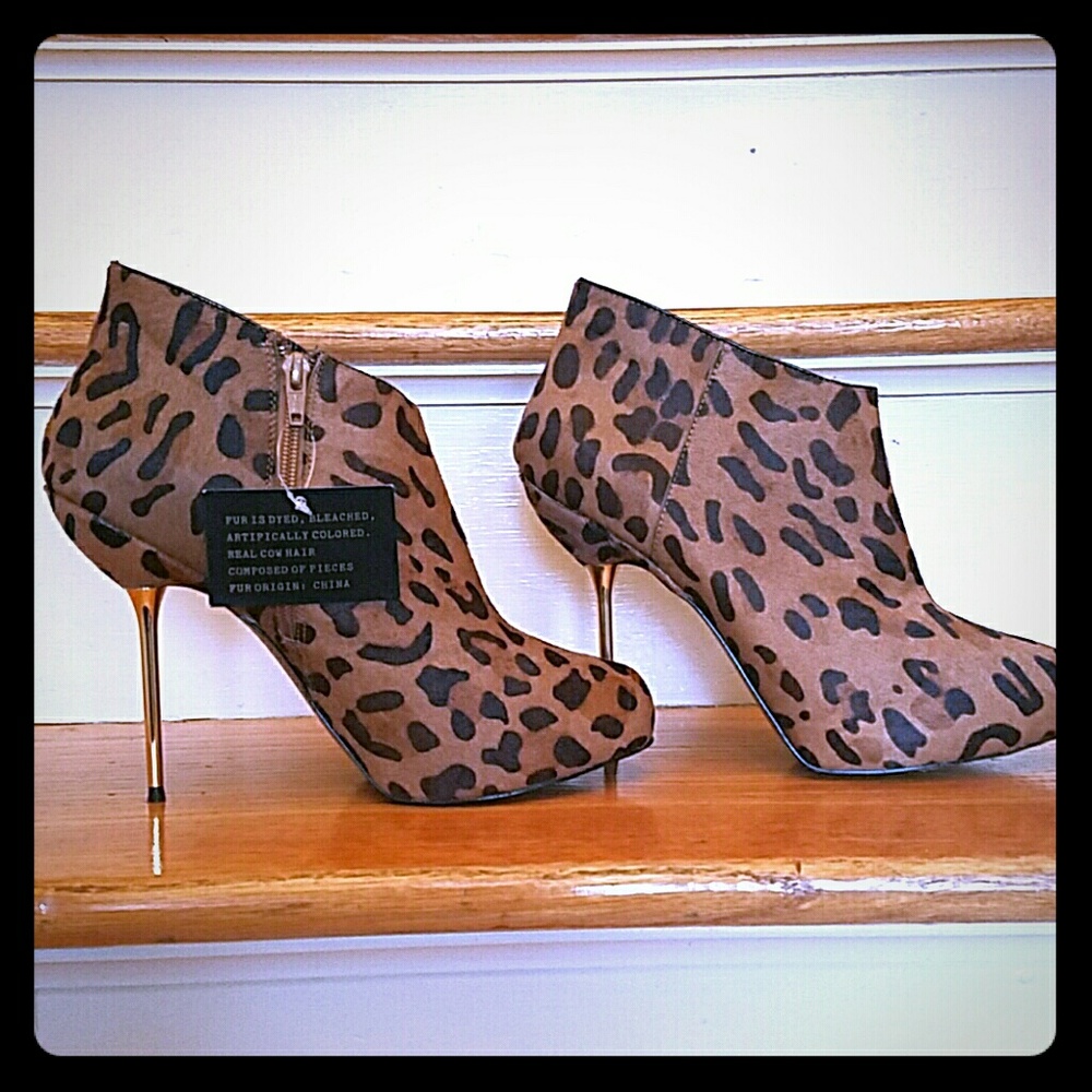 *REDUCED* NWT Leopard Print Booties
