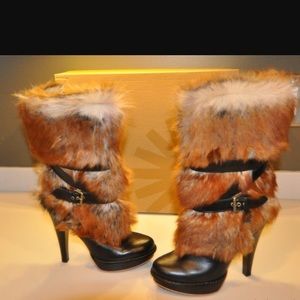 Beautiful UGG boots with real fox fur