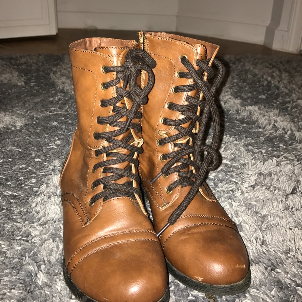 Combat boots