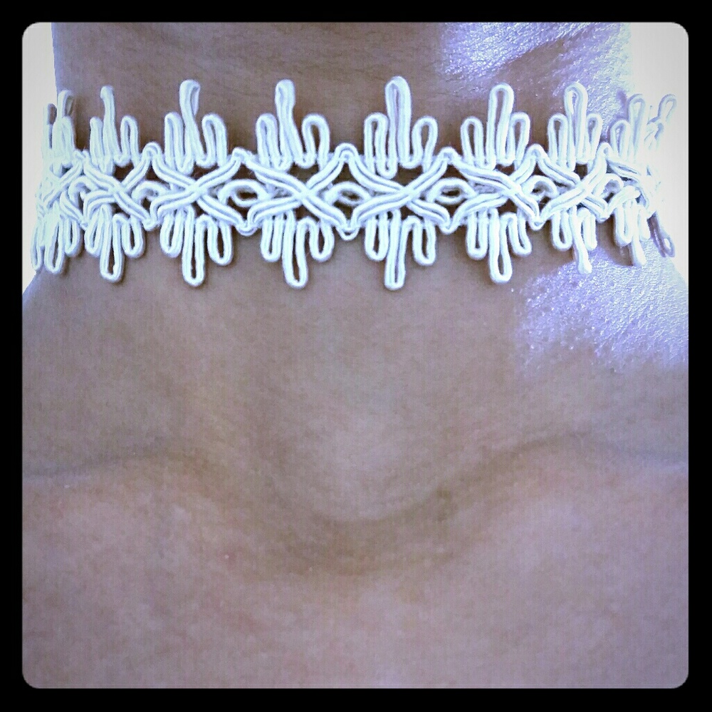 Lace choker