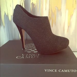 VINCE CAMUTO BOOTIES