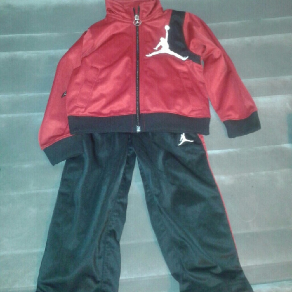 2T  sweat suit