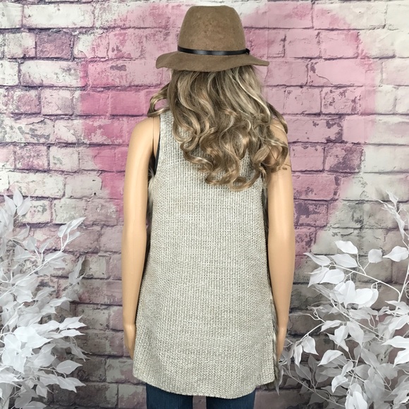 NWOT!! Almost Famous Faux Fur Vest - Picture 3 of 4