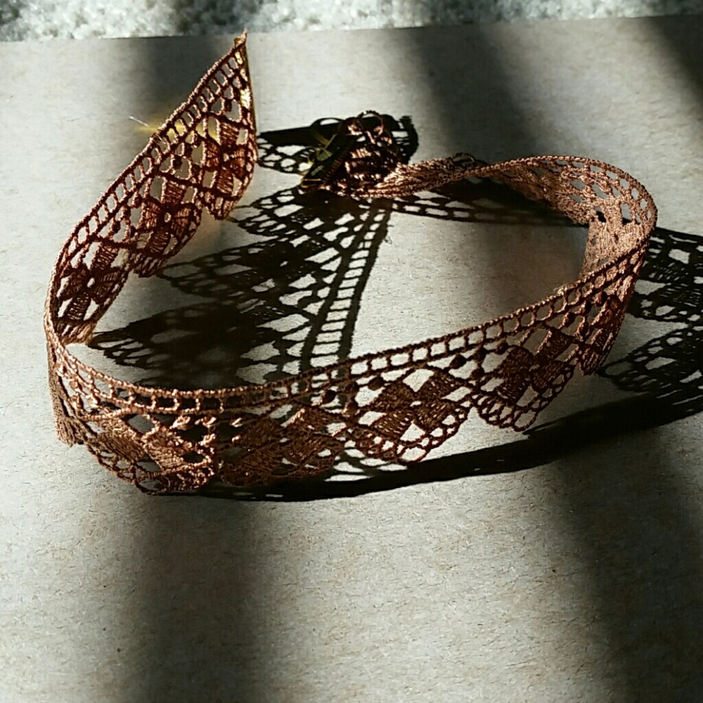 Lace choker