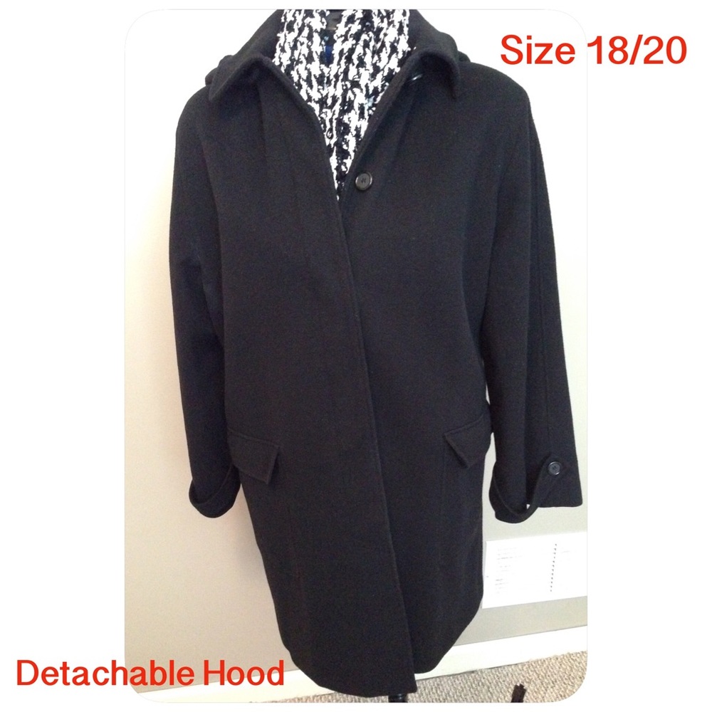 Super warm wool coat with detachable hood. Sz18/20