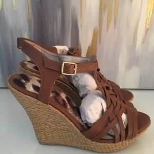 BROWN WEDGES