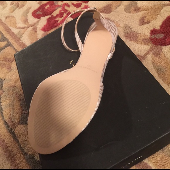 New in Box ANN TAYLOR Gemma Slingback Heels - Picture 3 of 4