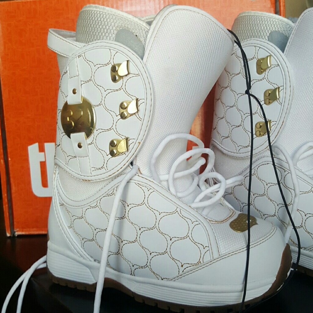 NWT thirtytwo Woman's Snowboard Boots, Size 7.5 US