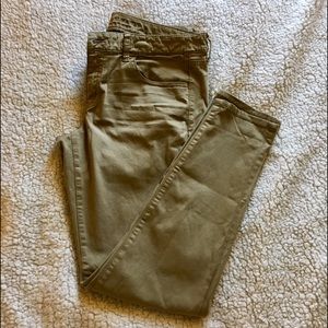 ⭐️ American Eagle Khaki Skinny Pants ⭐️