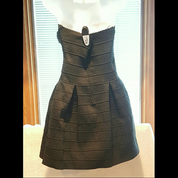 NWT Large strapless dress - Picture 3 of 4