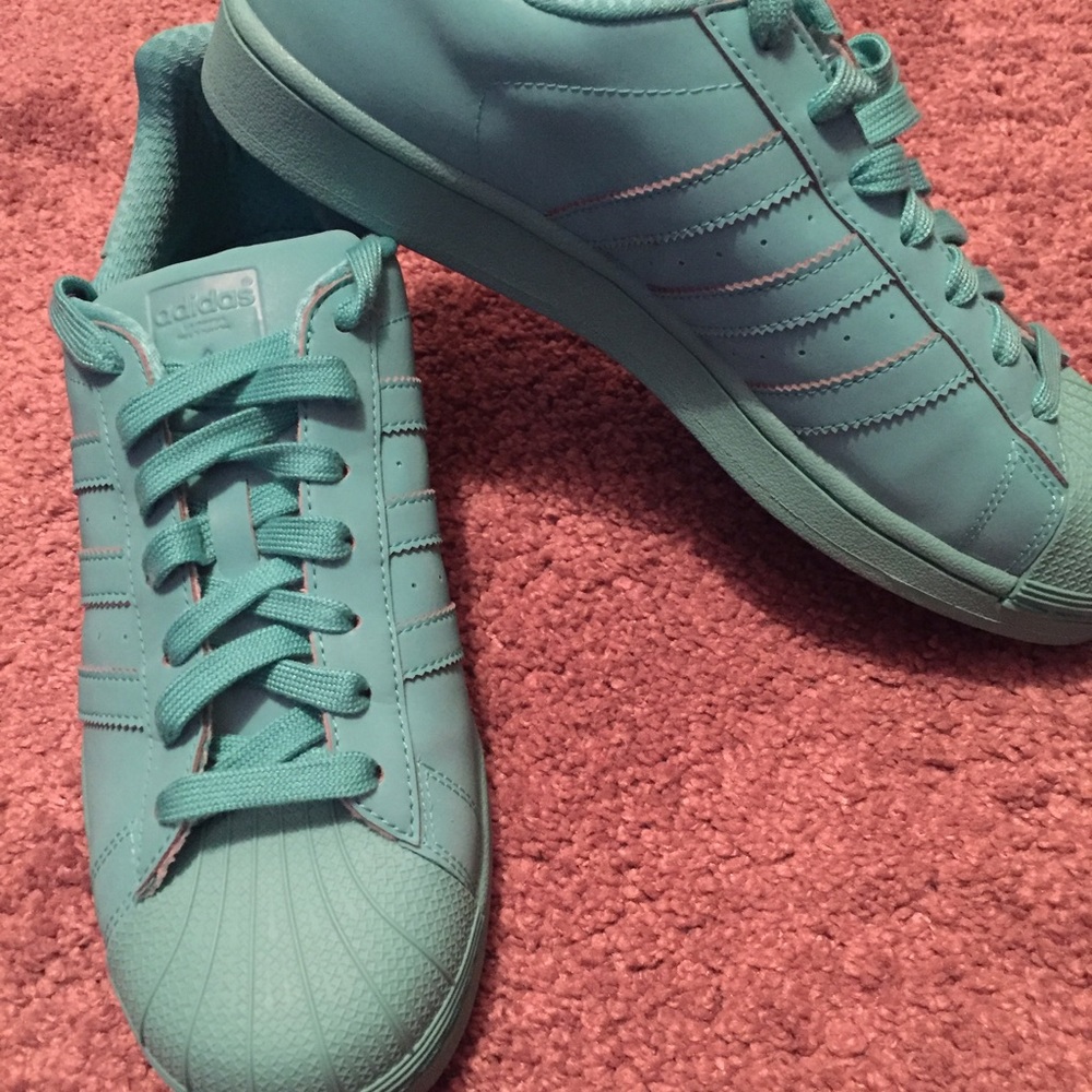 Adidas Superstar Sneakers