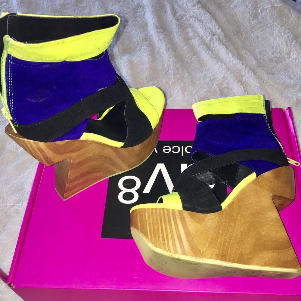 dV8 Brava Platform Wedges