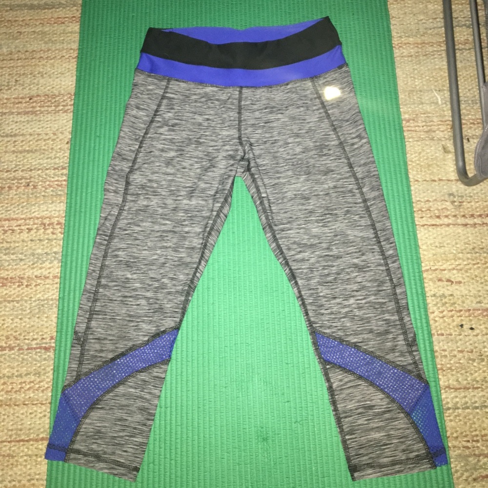BUY TODAY GOING TO CONSIGNMENT! workout capris!!