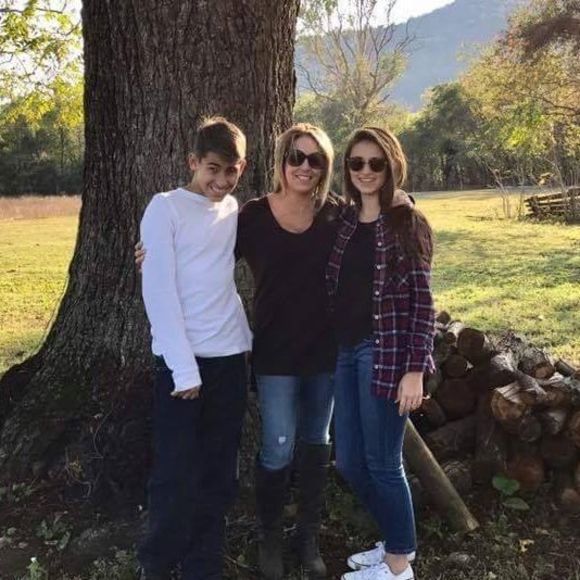 Meet your Posher, Stacie - Picture 1 of 1