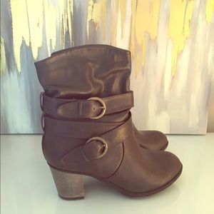 BROWN SLOUCHY ANKLE BOOTS