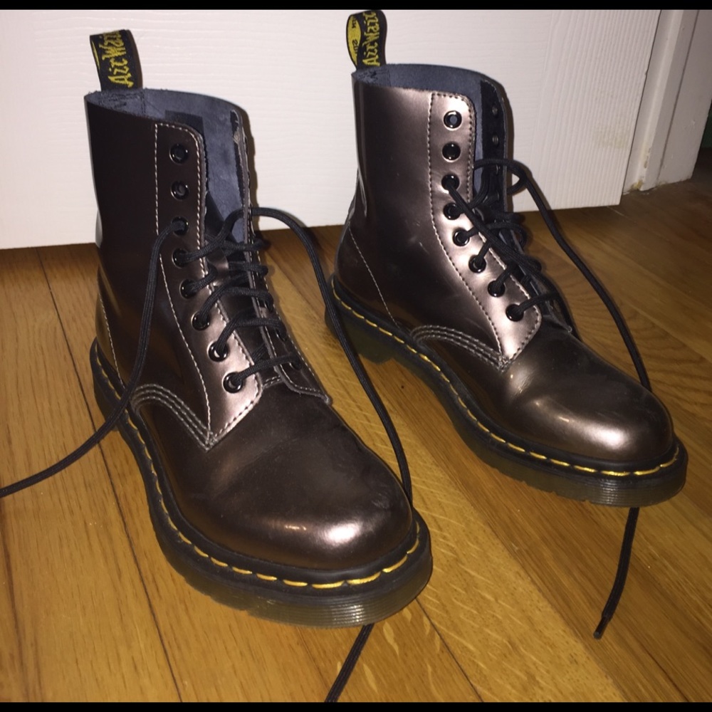 Lightly Worn Silver Doc Martens✔️✔️✔️