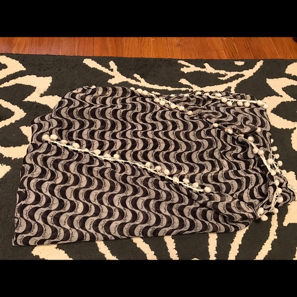 Victoria Secret Pom Pom black and white scarf! - Picture 1 of 3