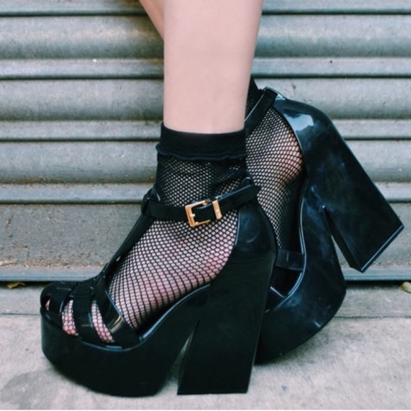 🆕 Micro Fishnet Socks - Picture 3 of 4