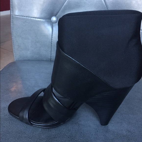 New Calvin Klein strappy heels - Picture 3 of 4