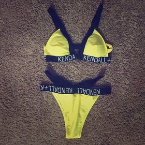 Sexy KENDALL + KYLIE swimsuit!