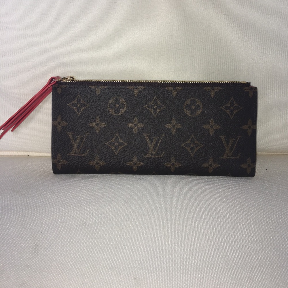 It's new wallet  Luis Vuitton ,no change please